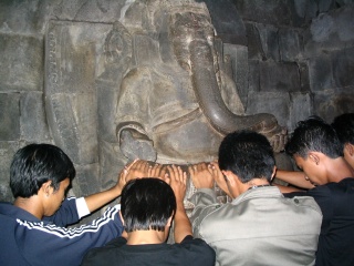 boys praying